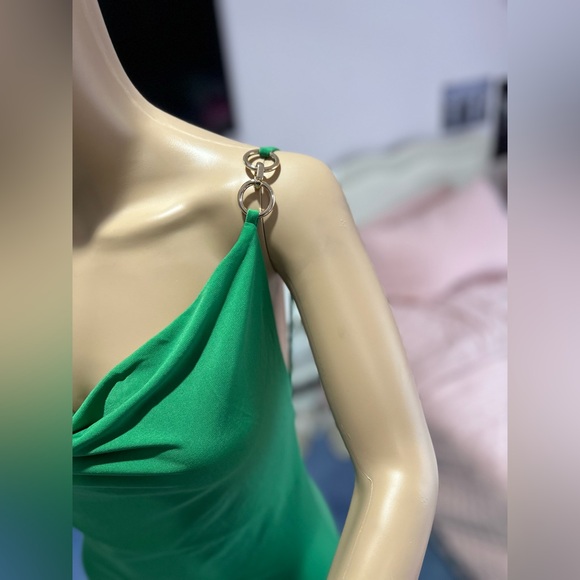 Step out in style with this elegant green dress. - Picture 3 of 3